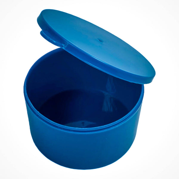 Blue bowl with 4 compartments for food and 1 center cup with lid for sauces. Complete with lid