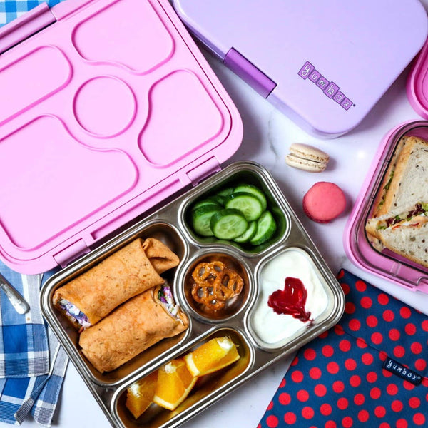 Open Presto - Pink lid and stainless steel compartments with food