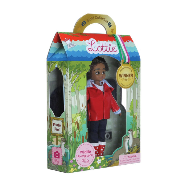 Wildlife-loving doll in red jacket, jeans, spotty wellies, and cochlear implant. Comes with camera, Branksea School News, and is perfect for imaginative play. Ages 3+