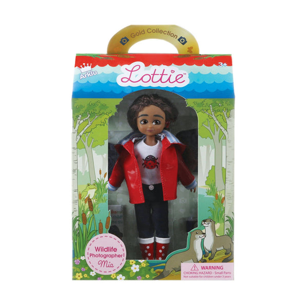 Wildlife-loving doll in red jacket, jeans, spotty wellies, and cochlear implant. Comes with camera, Branksea School News, and is perfect for imaginative play. Ages 3+